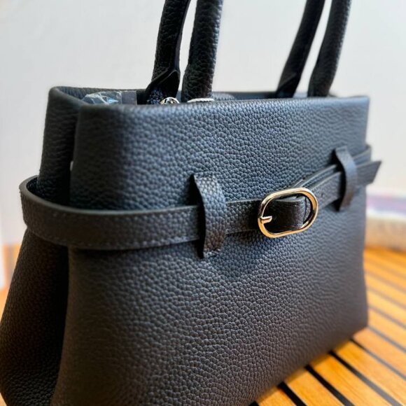 Luxe Majestique – The Ultimate Leather Handbag with Elegance & Functionality - Picture 7 of 15